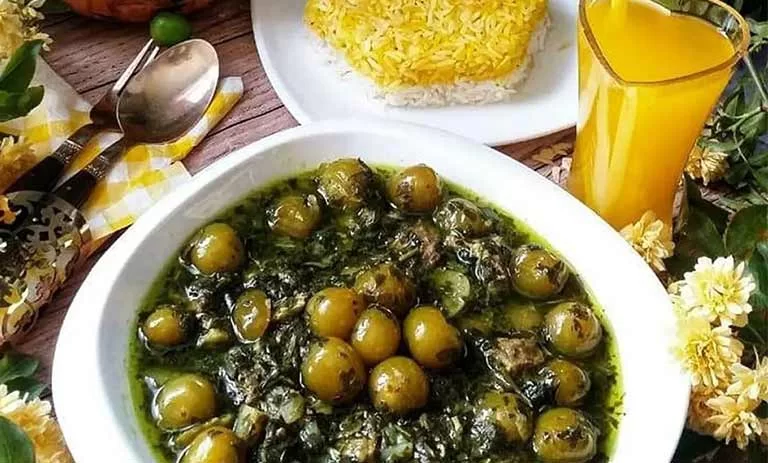 طرز تهیه خورشت گوجه سبز